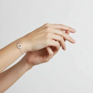 Ke kabelce to chce šperk🩷 vyber si že 100vek prověřených kousků, které ti skvěle zabalíme... Sleduj nás pro více tipů a...